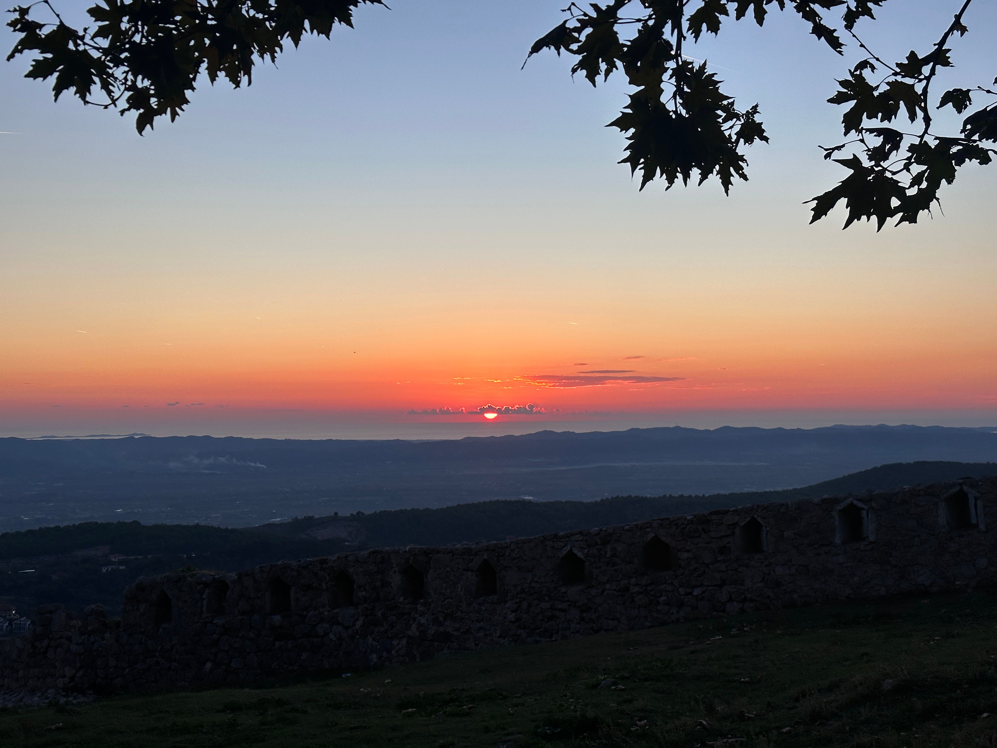 Krujë 山坡上遺落的星月，靜靜守護數百年的蘇菲派修道院 — Dollma Tekke